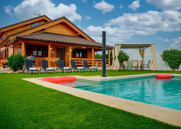 Madera Y Miel Casa Rural Con Ninos En Puy Du Fou